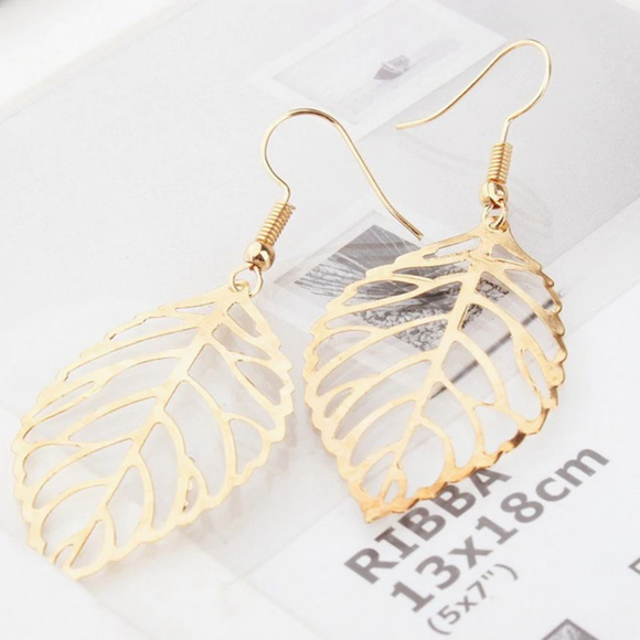 🍒2/$25 LAST Gentle Leaf Dangling Earrings - Picture 3 of 5